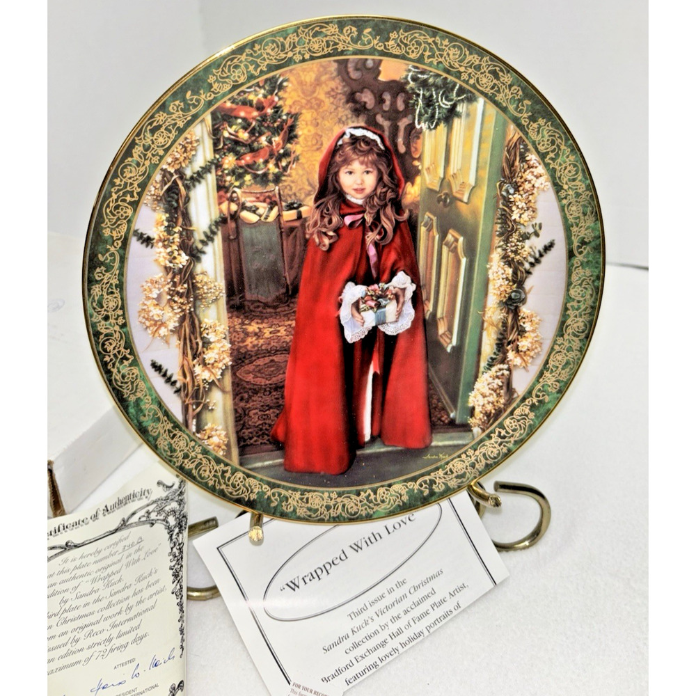 Bradford ExchangeE 9 1/4" Collectors PlateWRAPPED WITH LOVE Victorian Chistmas